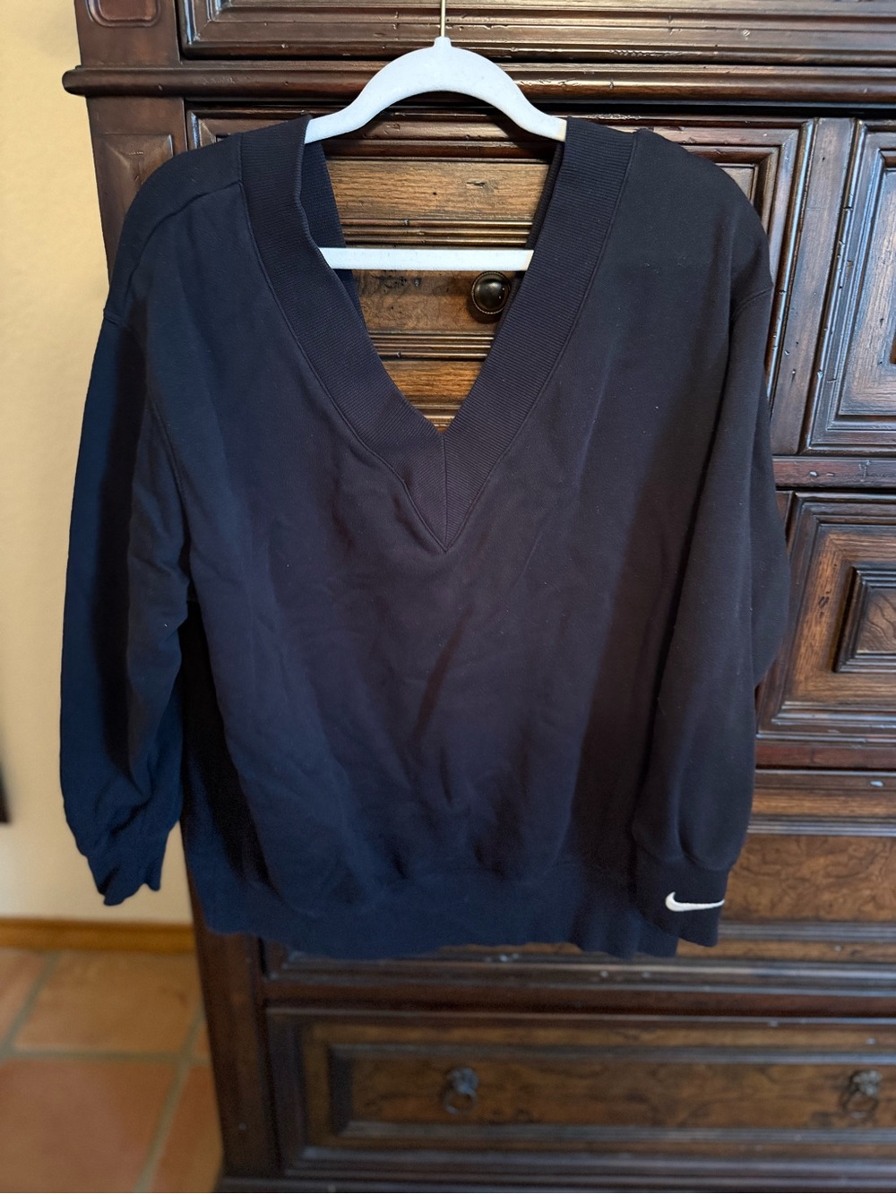 Nike Sportswear Phoenix Fleece
Women's Oversized V-Neck Sweatshirt